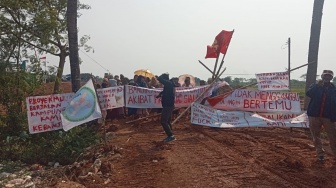 Dianggap Berdampak Buruk, Warga Kampung Baru Tangerang Blokade Jalan Hentikan Operasional Proyek PT Alam Sutera