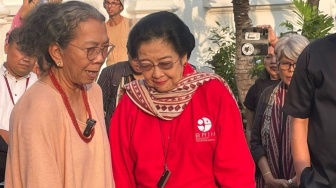 Lihat Pameran Seni Dolorosa Sinaga, Megawati Minta Dibuat Monumen Kudatuli di Kantor PDIP