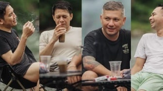 Hokinya Pria Ini Berteduh Bareng Raffi Ahmad, Gading Marten, Ariel NOAH, dan Desta Saat Touring