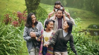 Seru dan Menyentuh! 4 Film Indonesia tentang Keluarga yang Wajib Ditonton