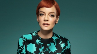 Tinggalkan Sekolah di Usia 15 Tahun, Lily Allen Akui Minder soal Pendidikan
