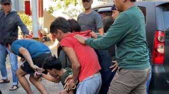 Sadis Saat Beraksi, 6 Begal di Surabaya Tertunduk Ditangkap Polisi
