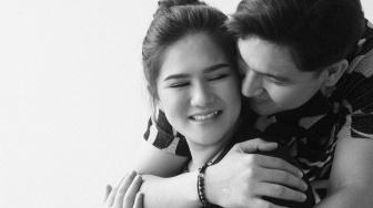 8 Potret Mesra Masayu Clara dan Suami, Umumkan Kehamilan Kedua