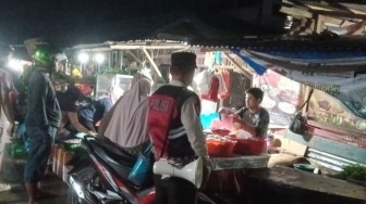 Polisi Tingkatkan Keamanan dengan Patroli Jalan Kaki di Pasar