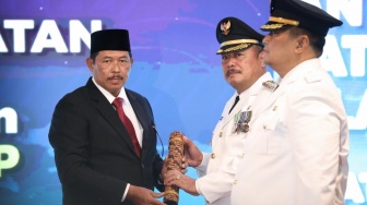 Lantik Pj Bupati Pati dan Cilacap, Nana Sudjana Beri Pesan Khusus Ini