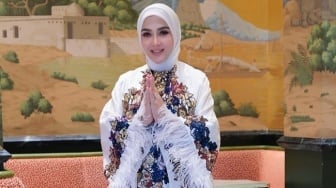 Dicap Tajir, Penghasilan Syahrini dari YouTube Jomplang dengan Harga Tas Mewahnya