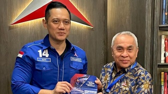 Isran Noor Kembali Jadi Kader Demokrat, Pengamat Ungkap Potensi Barter Politik di Pilgub Kaltim