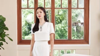 3 Inspirasi Outfit Stylish dari Song Hye Kyo, Bikin Penampilan Terlihat Sempurna!