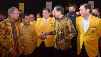 Berkemeja Kuning, Jokowi Dan Prabowo Hadiri Penutupan Munas Golkar Malam Ini