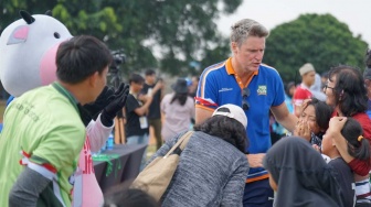 Eks Pelatih Timnas Putri Indonesia Cium Potensi Atlet Muda di MilkLife Soccer Challenge Jakarta