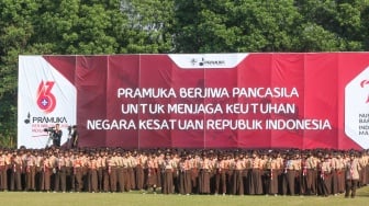 Anggota Pramuka mengikuti upacara saat peringatan HUT Pramuka di Buperta Cibubur, Jakarta, Rabu (14/8/2024). [Suara.com/Alfian Winanto]