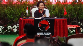 Ketua Umum PDI Perjuangan Megawati Soekarnoputri memberikan pidato saat acara Pengumuman Bakal Calon Kepala Daerah di Kantor DPP PDIP, Jakarta, Rabu (14/8/2024). [Suara.com/Alfian Winanto]