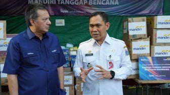 Sigap! Bank Mandiri Berikan Bantuan untuk Korban Kebakaran di Manggarai