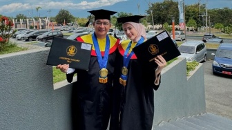 Pasangan Serasi! Momen Pasha Ungu dan Adelia Pasha Wisuda Bareng Bikin Kagum