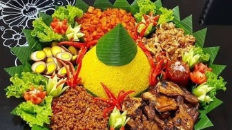 Viral Video Nasi Tumpeng Dibuang Usai Pecahkan Rekor MURI di Karawang, Ternyata Ini Fakta Sebenarnya