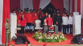 Megawati Gelar Upacara HUT RI ke-79 Tandingan, Absen di IKN