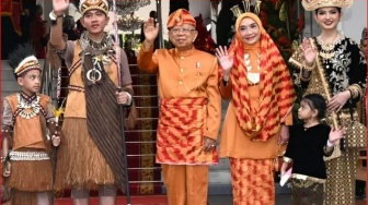 Makna Dan Filosofi Mendalam di Balik Baju Motif Insang yang Dikenakan Wapres Ma'ruf Amin