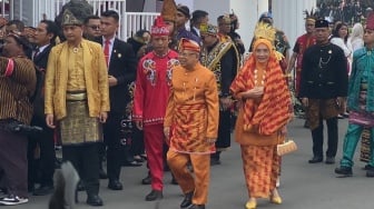 Wapres Ma'ruf Amin dan Istri Kompak Pakai Baju Adat Khas Pontianak, Ternyata Ini Maknanya