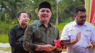 Rayakan HUT ke-79 RI, Ari Wibowo Siap Bekerja Isi Kemerdekaan