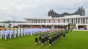 Suasana upacara Peringatan Detik-detik Proklamasi Kemerdekaan Republik Indonesia (RI) di lapangan upacara Istana Negara Ibu Kota Nusantara (IKN), Penajam Paser Utara, Kalimantan Timur, Sabtu (17/8/2024). [ANTARA FOTO/Hafidz Mubarak A/app/wpa]