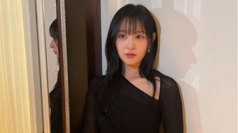 Effortless dan Chic, Intip 4 Gaya Simpel Kim Ji Won yang Tampil Modis Setiap Hari