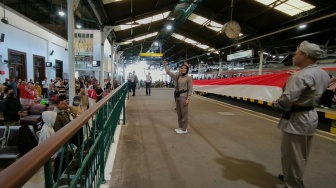 Detik-Detik Proklamasi di Stasiun Yogyakarta, Ribuan Penumpang Kereta Berikan Hormat Sebelum Berangkat