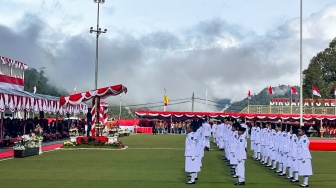 Suasana jalannya upacara bendera perayaan HUT ke-79 RI yang digelar PT Freeport Indonesia di Tembagapura, Papua Tengah, Sabtu (17/8/2024). [Suara.com/Suwarjono]