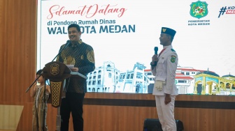 Anggota Paskibraka Kota Medan Ini Dapat Hadiah Umrah dari Bobby Nasution