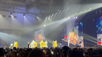 Meriahnya Konser Enhypen di ICE BSD, Pikachu Berbaju Batik Mendadak Muncul di atas Panggung