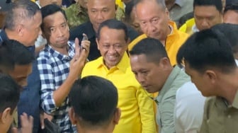 Diiringi Tarian Papua, Bahlil Lahadalia Resmi Daftar Calon Ketum Golkar