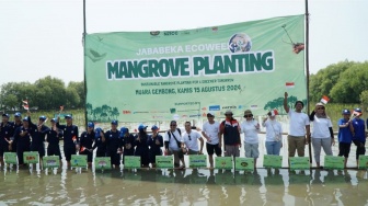 Jababeka Bersama Tenant Capai Target Penanaman 50.000 Bibit Mangrove