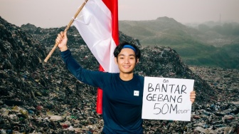 Bukan Sembarang Pendakian, Aksi Jerhemy Owen di Gunung Sampah Jelang HUT RI ke-79 Ini Penuh Makna