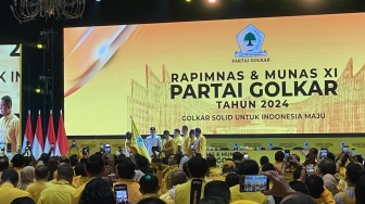 Sah! Jadi Ketua Umum Partai Golkar, Bahlil Lahadalia Terima Panji Kebesaran dan Ucapkan Ikrar Ini