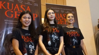 Astrid Tiar Acungi Jempol Lea Chiarachel di Film Kuasa Gelap: The Best!