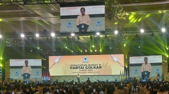 Hadir di Munas Golkar, Jokowi Ngaku Adem dan Nyaman di Bawah Pohon Beringin