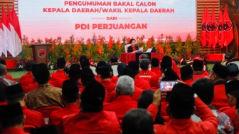 Ketua Umum PDI Perjuangan Megawati Soekarnoputri menyampaikan pidato saat acara pengumuman para Calon Kepala Daerah di Kantor DPP PDIP, Jakarta, Kamis (22/8/2024). [Suara.com/Alfian Winanto]