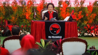 Ketua Umum PDI Perjuangan Megawati Soekarnoputri menyampaikan pidato saat acara pengumuman para Calon Kepala Daerah di Kantor DPP PDIP, Jakarta, Kamis (22/8/2024). [Suara.com/Alfian Winanto]