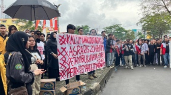 Unjuk Rasa Depan Kampus Unmul, Mahasiswa Sebut Lokasi Lebih Aman Ketimbang di DPRD