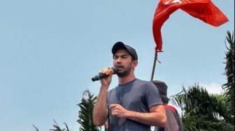 Profil Reza Rahadian, Aktor Tampan Ikut Demo Tolak Anulir Putusan MK Soal Pilkada di DPR RI