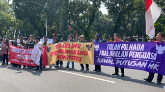 Guru Besar hingga Aktivis Demo Depan MK: Baleg Pembangkang Konstitusi, Jangan Tafsir Lagi Putusan MK!