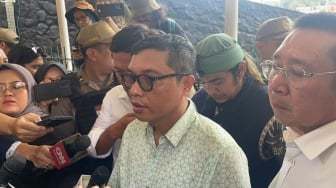 Usai Dihujani Botol Pendemo, Baleg DPR Batal Sahkan RUU Pilkada Hari Ini: Besok Libur!