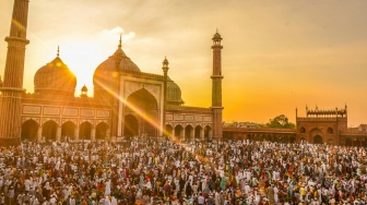 Terlambat Sholat Jumat, Bagaimana Hukumnya?