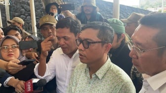 Keos, Habiburokhman Curhat Jidatnya Kena Timpuk saat Temui Massa Aksi di Depan Gedung DPR