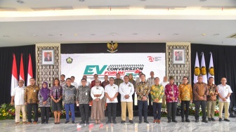 Wujudkan Masa Depan Bersih dan Berkelanjutan, Pupuk Indonesia Grup Dukung Program Konversi Motor Listrik