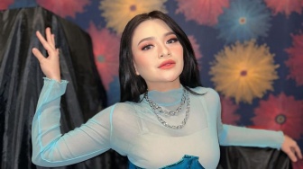 Siap Nge-DJ, Nathalie Holscher Ngamuk Disumpahi Ada Tsunami di Lombok