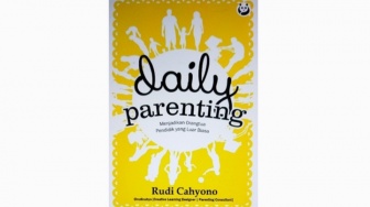 Ulasan Buku 'Daily Parenting', Panduan Mengasuh Anak untuk Para Orang Tua