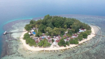 Pasang 118 Mikro PLTS, PLN Listriki Warga Tiga Pulau di Pangkep Dengan Energi Bersih