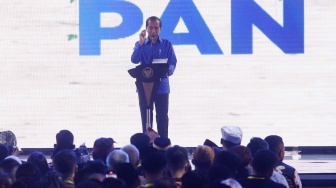 Presiden Joko Widodo memberikan sambutan saat pembukaan Kongres ke-6 PAN di Jakarta, Jumat (23/8/2024).  [Suara.com/Alfian Winanto]