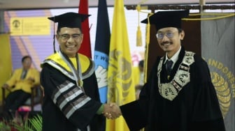 Saleh Husin Diwisuda Bersama Ribuan Wisudawan Universitas Indonesia