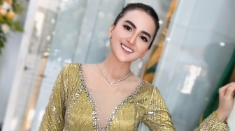 Dari Disepelekan hingga Banjir Job, Rahasia Diana Dee Starlight Taklukkan Panggung Musik